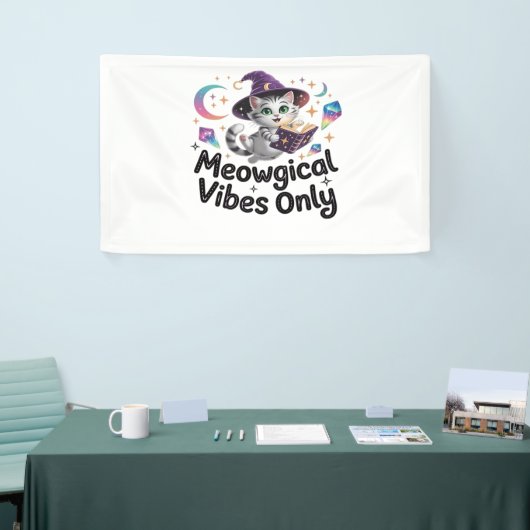 Meowgical Vibesのみ、浮動かわいいウィッチキャットオヴ 横断幕 (トレードショー)