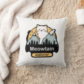 Meowtain Explorer – かわいい猫の冒険デザイン クッション (ブランケット)