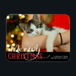 Meowy Christmasかわいい猫あなたの写真をカスタム追加 マグネット<br><div class="desc">Meowy Christmas Cute Cat Add Your カスタム Photo - Holidayタイポグラフィとおもしろいホリデーパン引用文と写真。明るい赤と灰色のトレンディースクリプト文字を使用。クリスマスペおもしろいット好き、休日、冬の季節のための可愛い引用文。おもしろいは家族全員!の写真カスタムマグネットカードを追加。~このデザインのホリデースイート全体を見るために私の店をチェック!</div>