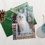 Meowy Christmas猫好きファミリーフォトカード シーズンカード<br><div class="desc">この「メオウィクリスマス」のカードをクリスマスシーズンに送り、友達や家族と一緒にあなたの毛皮のベビーの顔を共有する。結局、あなたの猫は家族の一員だ！猫カスタマイズのフルブリード写真と好きな文字の写真が入ったカードで、冬のパウのプリントや雪の結晶で縁取られている。</div>