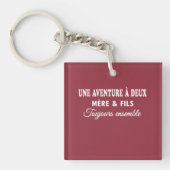 Mère & Fils French Adventure Typography Tee キーホルダー (正面)