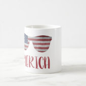 'MERICA WITH AMERICAN SUNGLASSES – アメリカ コーヒーマグカップ (中央)