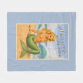 Mermaids Make Waves Retro PinUp Coastal Beach Blue フリースブランケット (正面(横))