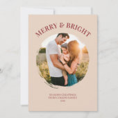 Merry and Bright Modern Red Typography Cute Photo シーズンカード (正面)