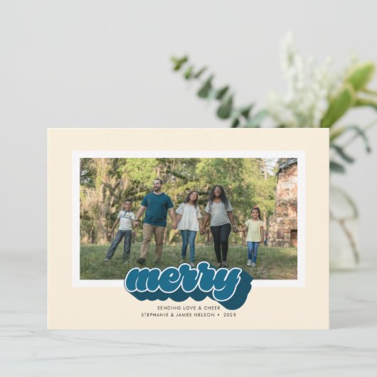 Merry Blue Retro Script Christmas Photo シーズンカード (スタンド正面)