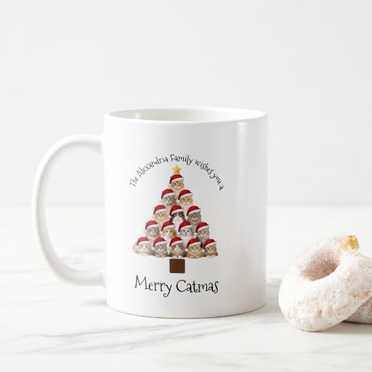 Merry Catmas Personalized Family Christmas Holiday コーヒーマグカップ (ドーナツ)