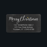 Merry Christmas Blackboard住所 シール<br><div class="desc">黒い黒板カジュアルの背景に金色の星が「i」を突き刺す「メリークリスマス」という言葉が登場する可愛いデザイン。提供された簡単テンプレートを使用して、家族の名前と住所でパーソナライズする。</div>