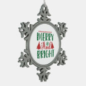 Merry Christmas Merry And Bright スノーフレークピューターオーナメント (左)