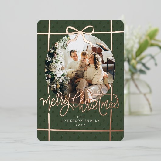 Merry Christmas Modern Script Bow Green 1 Photo 箔シーズンカード (立ち正面)