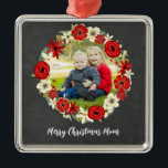 Merry Christmas Mom Rustic Chalkboard Photo Metal  メタルオーナメント<br><div class="desc">Wish mom a merry christmas with this rustic chalkboard and red floral wreath photo ornament.</div>