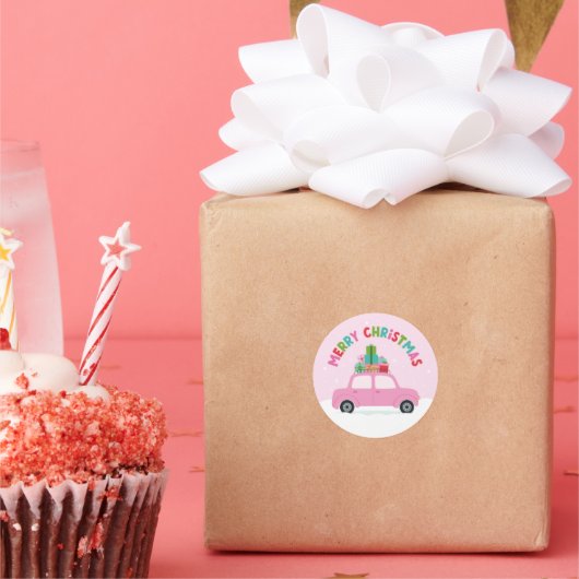 Merry Christmas Pink Car with Gifts in Pastel Pink ラウンドシール (パーティー)