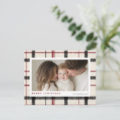 Merry Christmas Tartan Plaid Background シーズンポストカード (スタンド正面)