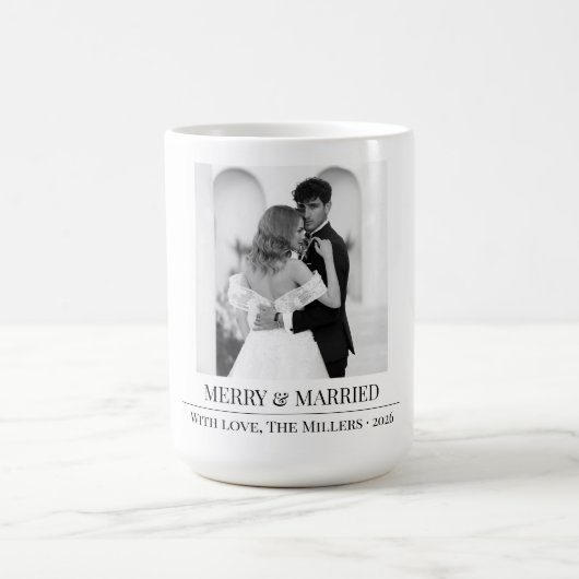 Merry & Married - 結婚したてのカップルのクリスマス コーヒーマグカップ (中央)