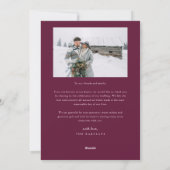 Merry & Married Arch Newlywed Photo Cranberry シーズンカード (裏面)