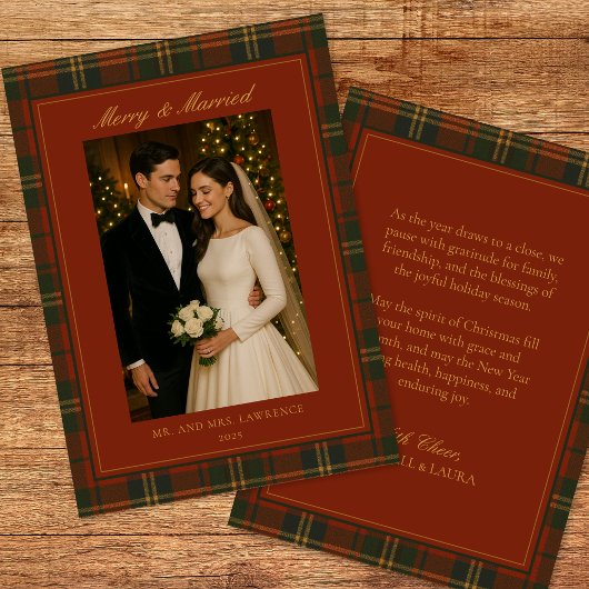 Merry & Married Newlywed Plaid Christmas Photo シーズンカード