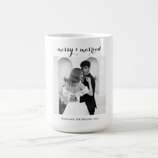 Merry & Married - Personalized Newlywed Christmas  コーヒーマグカップ (中央)