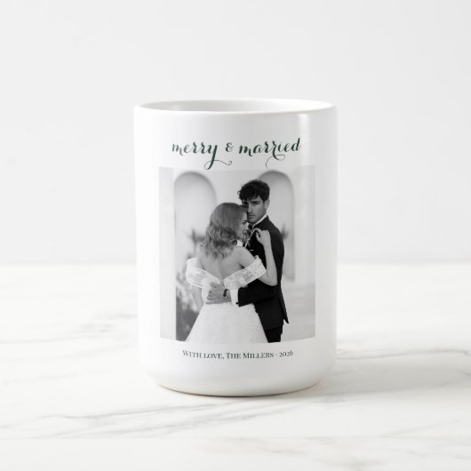 Merry & Married - Personalized Newlywed Christmas  コーヒーマグカップ (中央)