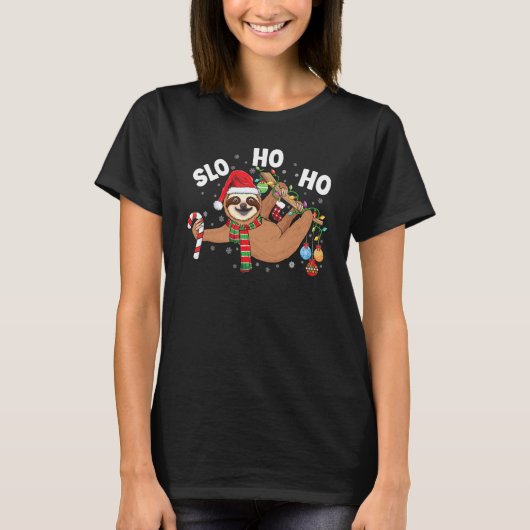 Merry Slothmas cute Xmas sloth Santa hat Christmas Tシャツ (正面)