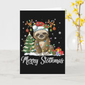 Merry Slothmas Funny Sloth Christmas Tree Lights X カード (黄色い花)