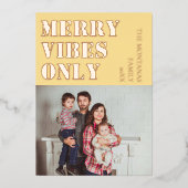 Merry Vibes Only Family Photo Soft Gold 箔シーズンカード (正面)