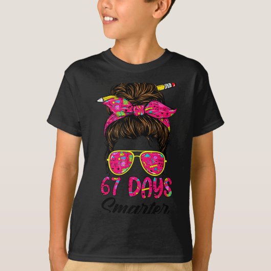 Messy Bun 67 Days Smarter Funny 67 Kids 67 Days Of Tシャツ (正面)
