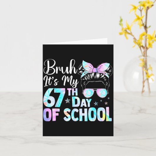 Messy Bun Bruh It's My 67th Day Of School Students カード (黄色い花)