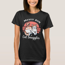 Messy Bun & Cat Snuggles - Cozy Cat Mom Tee Tシャツ