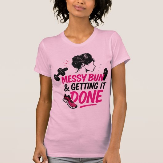Messy Bun Mom Life Getting Done Design Tシャツ (正面)