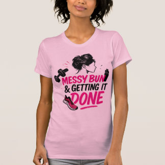 Messy Bun Mom Life Getting Done Design Tシャツ