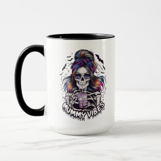 Messy Bun Skeleton "MUMMY VIBES" Coffee マグカップ (左)