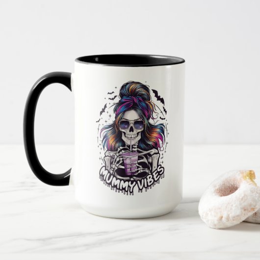 Messy Bun Skeleton "MUMMY VIBES" Coffee マグカップ (ドーナツ付き)