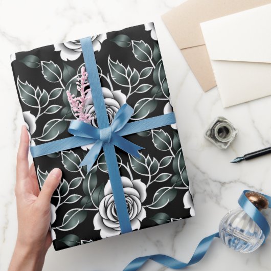 Metallic Silver Roses With Dark Green Leaves ラッピングペーパー (ギフト)