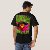 Mexican aster flower with a Doris Longwing Butterf Tシャツ (裏面フル)