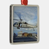 MH-60Sのシーホークが弾薬を輸送する準備をする メタルオーナメント (右)