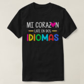 Mi corazon後期en dosイディオマ,バイリンガルスペインの tシャツ (デザイン正面)