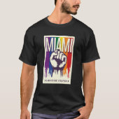 Miami LGBTQ Pride Rainbow Flag Resist Fist Proud L Tシャツ (正面)