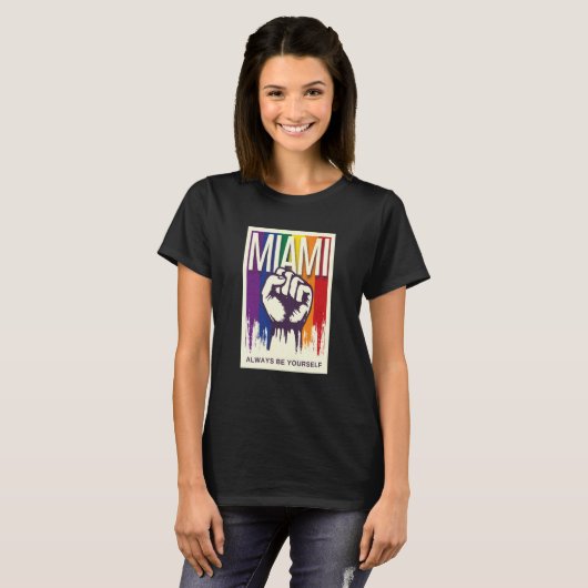 Miami LGBTQ Pride Rainbow Flag Resist Fist Proud L Tシャツ (正面フル)
