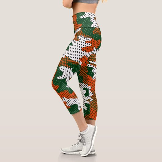 Miami Storm green & Orange Camo Printed カプリレギンス (左)