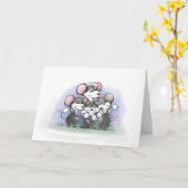 Mic、MacおよびMoeの幸せな母の日のイラストレーション カード (黄色い花)