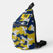 Michigan Navy & Maize Camo Printed  スリングバッグ (右コーナー)