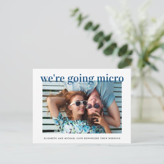 Micro Downsizeの結婚フォトブルー 案内ポストカード (スタンド正面)