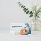 microdermabrasionの皮のトリートメントを得ている女性 名刺 (スタンド正面)