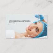 microdermabrasionの皮のトリートメントを得ている女性 名刺 (正面)