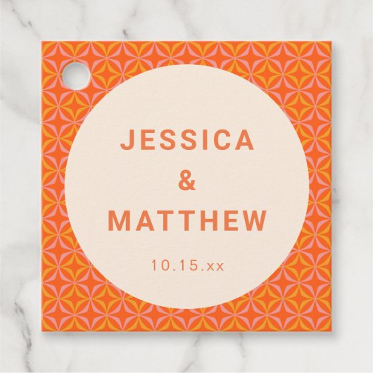 Mid Century Modern Orange Geometric Custom Wedding フェイバータグ (正面)