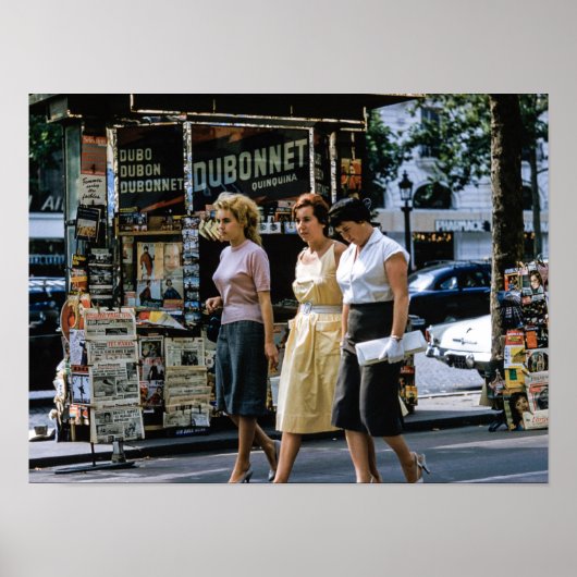Mid Century Modern Three Women Paris Street Fashio ポスター (正面)