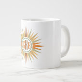 Mid-Century Starburst Monogram Personalized Retro ジャンボコーヒーマグカップ (正面右)