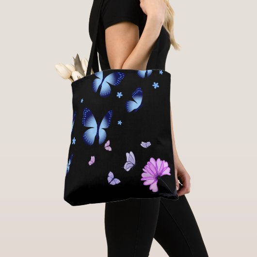 Midnight Butterfly Blue Floral Shoulder Tote Bag トートバッグ (クローズアップ)