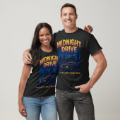 Midnight Drive – Neon City Night Streetwear Design Tシャツ (ユニセックス)