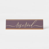 Midnight Fig & Champagne Script Table Reserved デスクネームプレート (正面)