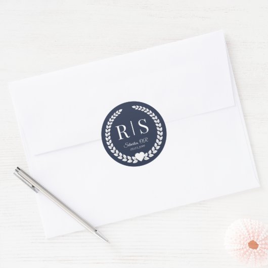 Midnight Navy Blue Wedding Monogram Initials ラウンドシール (封筒)